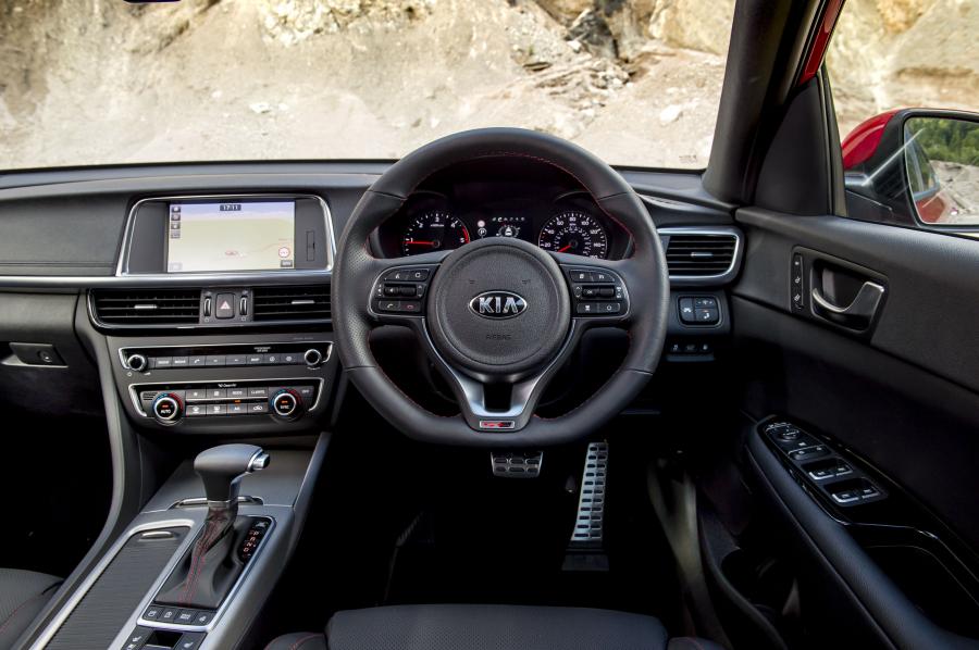 Торпедо Kia Optima Sportswagon GT Line 2016 года  (UK) (фото 10 из 31)